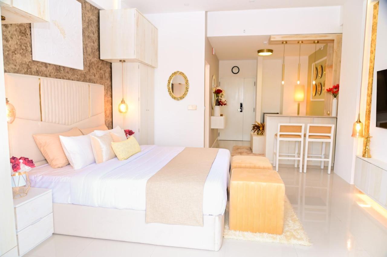Ocean Breeze - Udaya Luxury Apartments Negombo Eksteriør billede