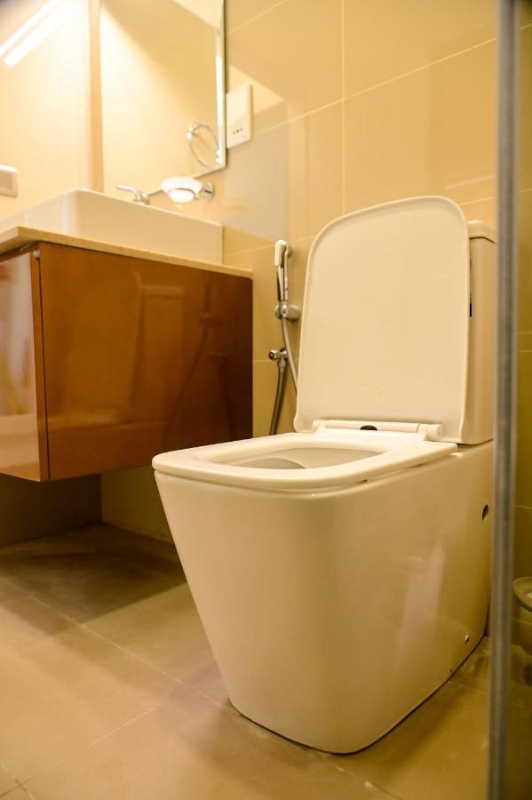 Ocean Breeze - Udaya Luxury Apartments Negombo Eksteriør billede