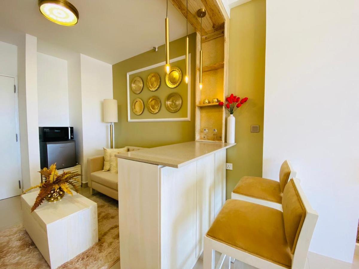 Ocean Breeze - Udaya Luxury Apartments Negombo Eksteriør billede