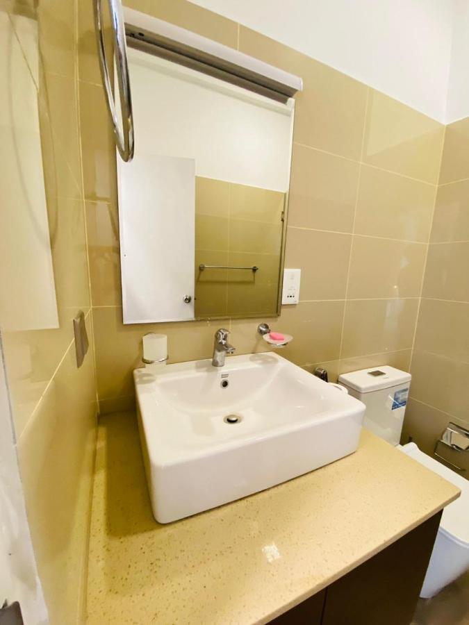 Ocean Breeze - Udaya Luxury Apartments Negombo Eksteriør billede