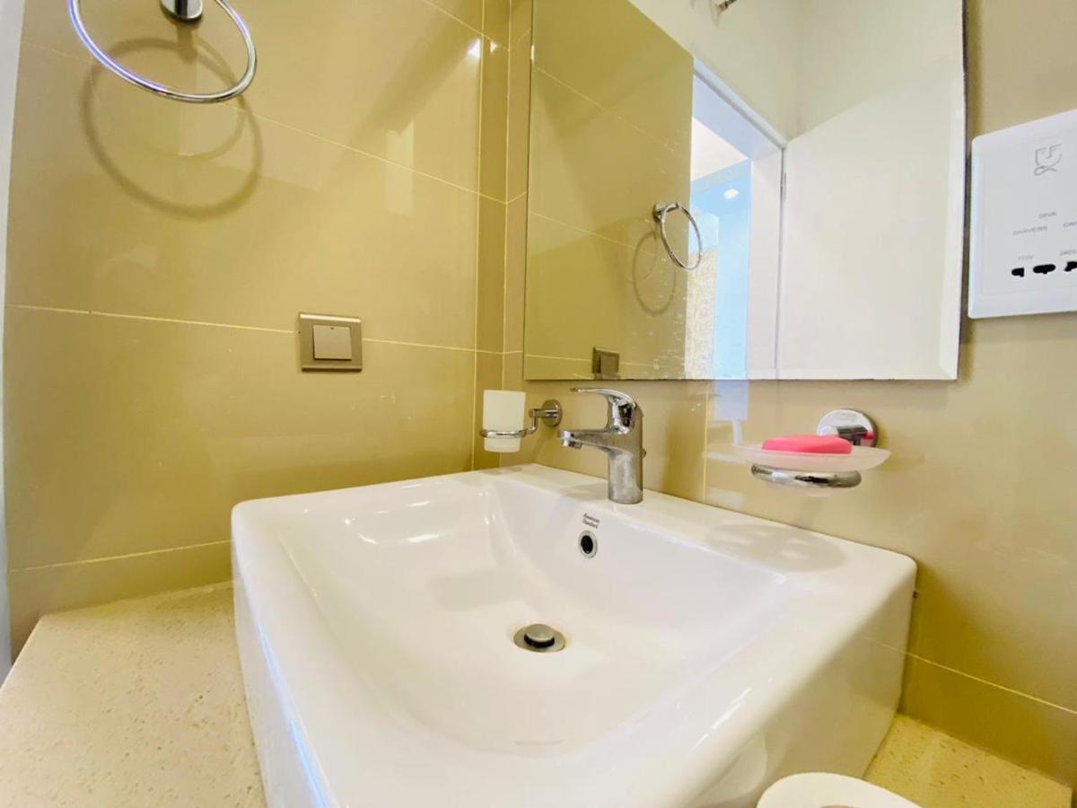 Ocean Breeze - Udaya Luxury Apartments Negombo Eksteriør billede