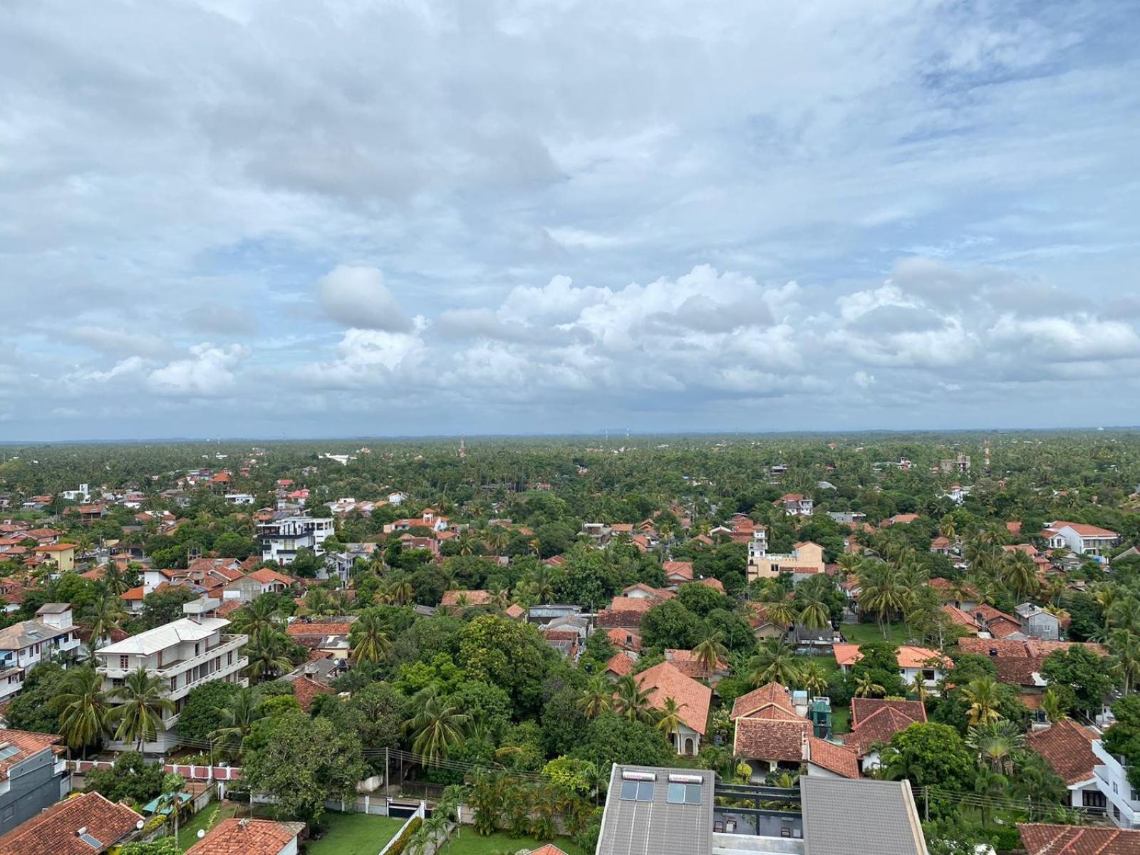 Ocean Breeze - Udaya Luxury Apartments Negombo Eksteriør billede