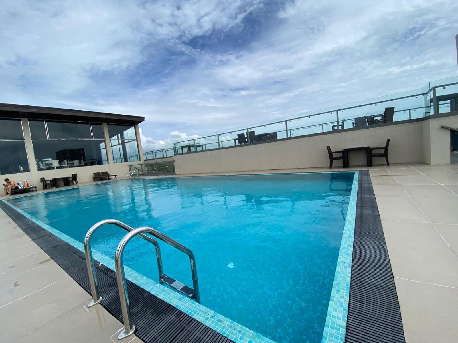 Ocean Breeze - Udaya Luxury Apartments Negombo Eksteriør billede