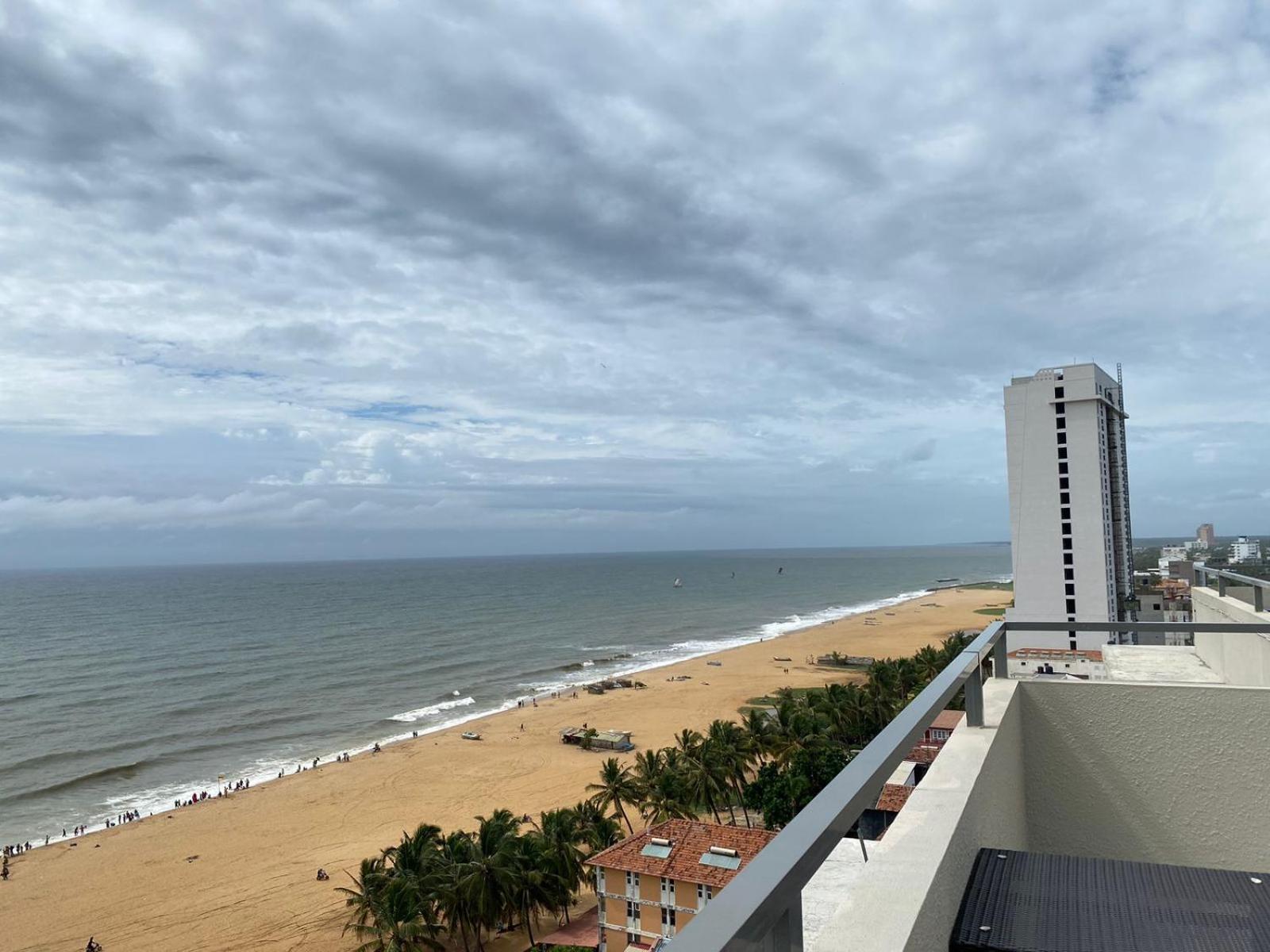 Ocean Breeze - Udaya Luxury Apartments Negombo Eksteriør billede