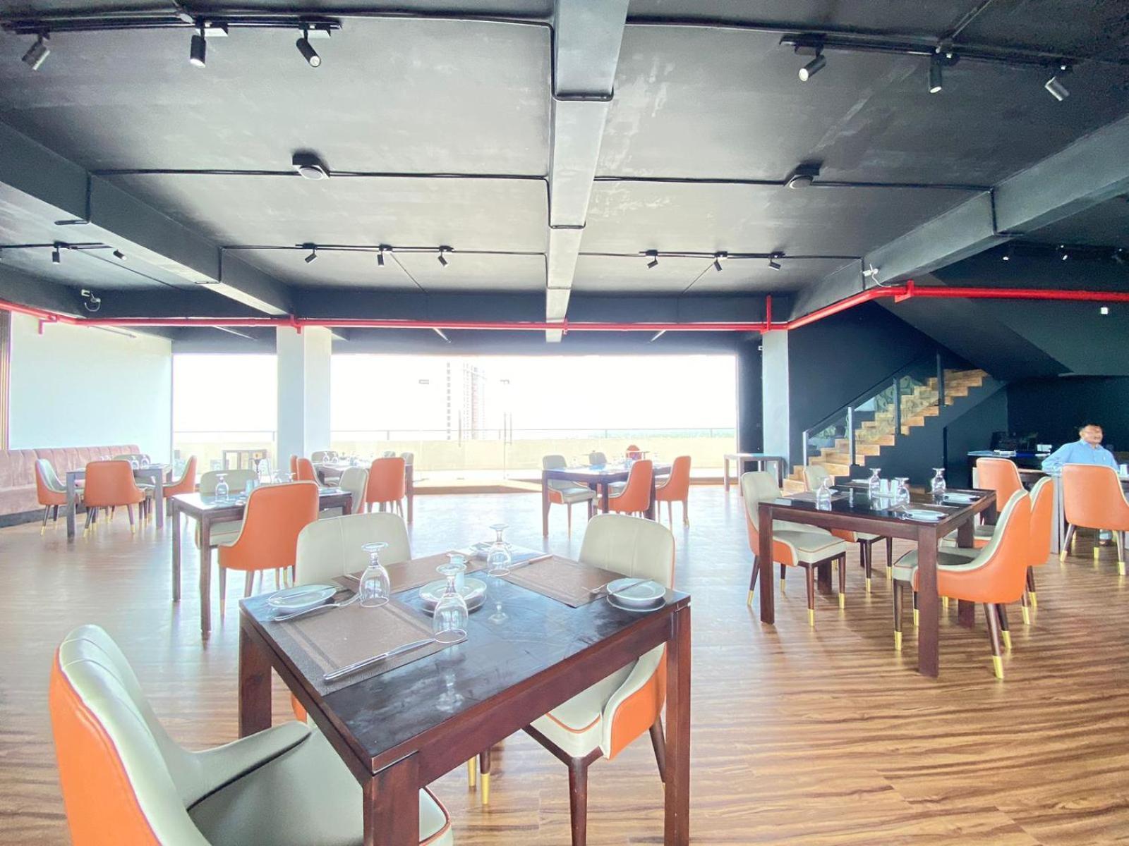 Ocean Breeze - Udaya Luxury Apartments Negombo Eksteriør billede
