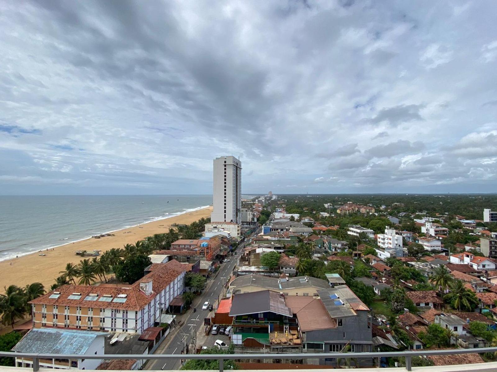 Ocean Breeze - Udaya Luxury Apartments Negombo Eksteriør billede