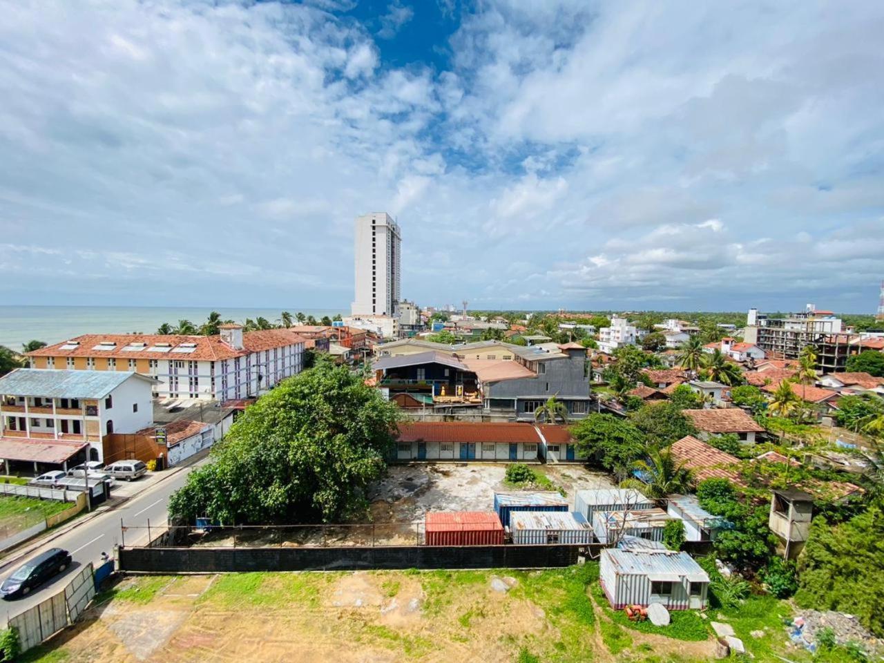 Ocean Breeze - Udaya Luxury Apartments Negombo Eksteriør billede